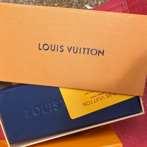 New* Louis Vuitton Sunglasses - Picture 7 of 7